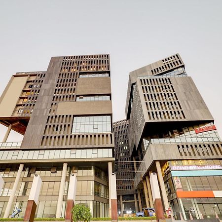 Super Townhouse Rajyash Rise Hotel Sarkhej Exterior photo